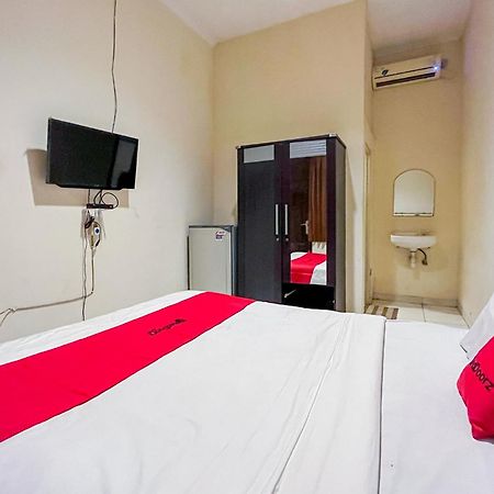 Reddoorz At Graha 99 Simomulyo Hotel Surabaia Exterior foto