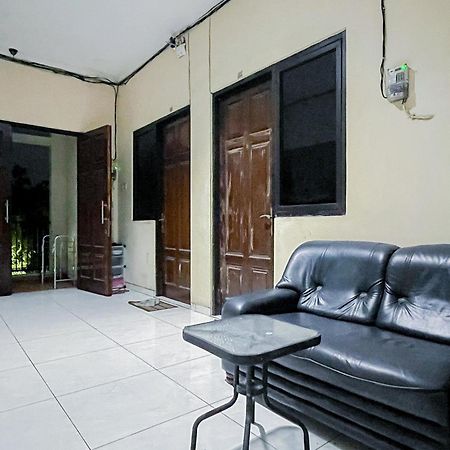Reddoorz At Graha 99 Simomulyo Hotel Surabaia Exterior foto