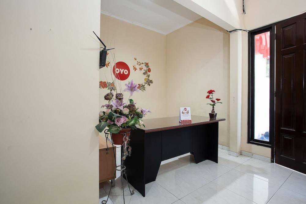Reddoorz At Graha 99 Simomulyo Hotel Surabaia Exterior foto