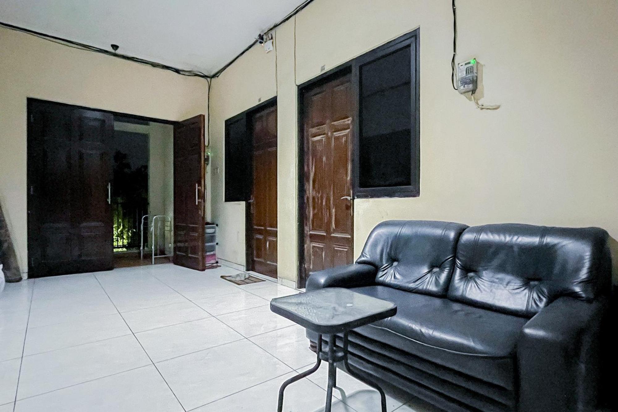 Reddoorz At Graha 99 Simomulyo Hotel Surabaia Exterior foto