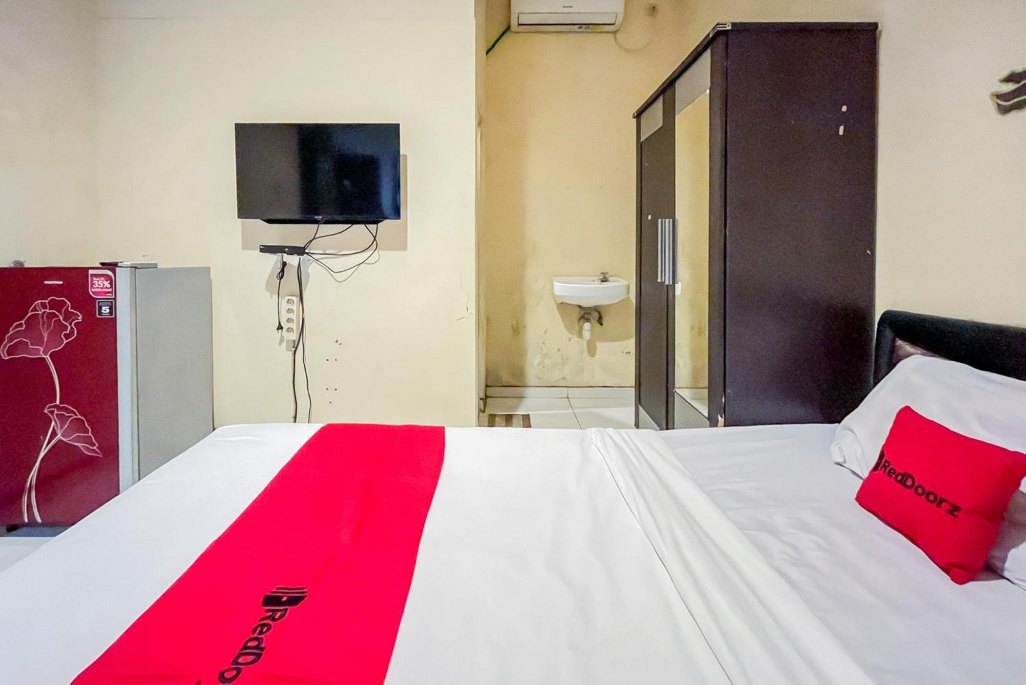 Reddoorz At Graha 99 Simomulyo Hotel Surabaia Exterior foto