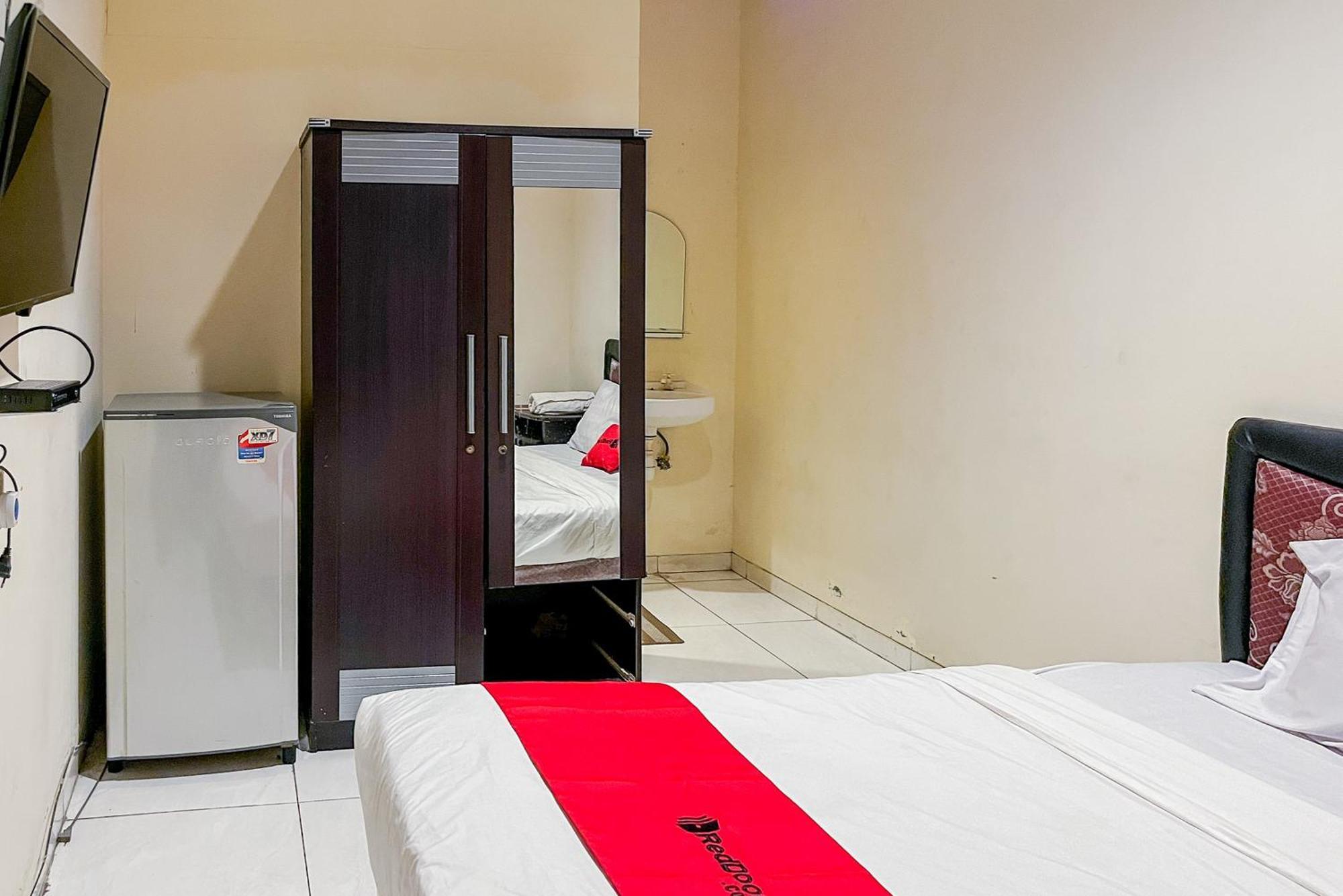 Reddoorz At Graha 99 Simomulyo Hotel Surabaia Exterior foto
