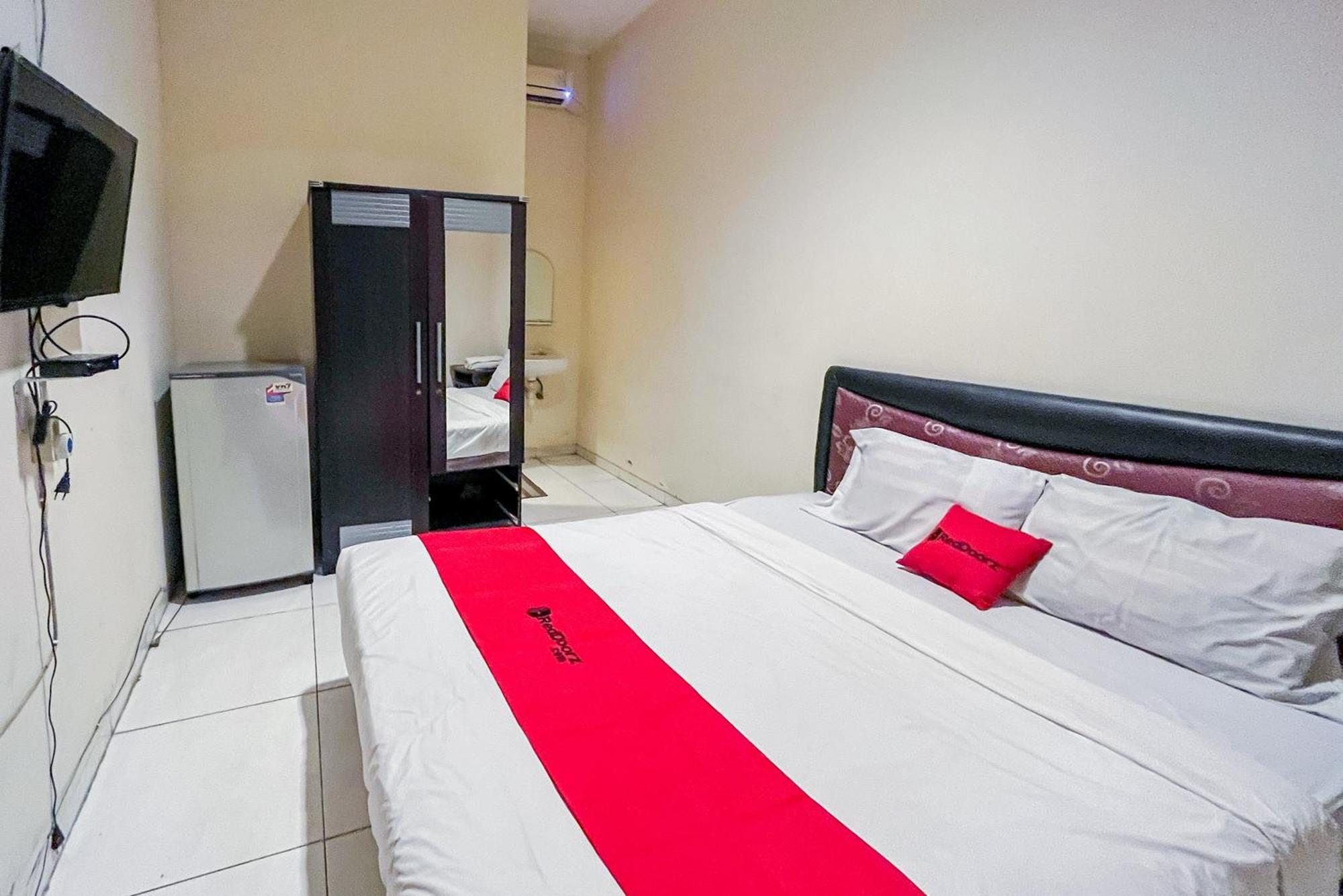 Reddoorz At Graha 99 Simomulyo Hotel Surabaia Exterior foto