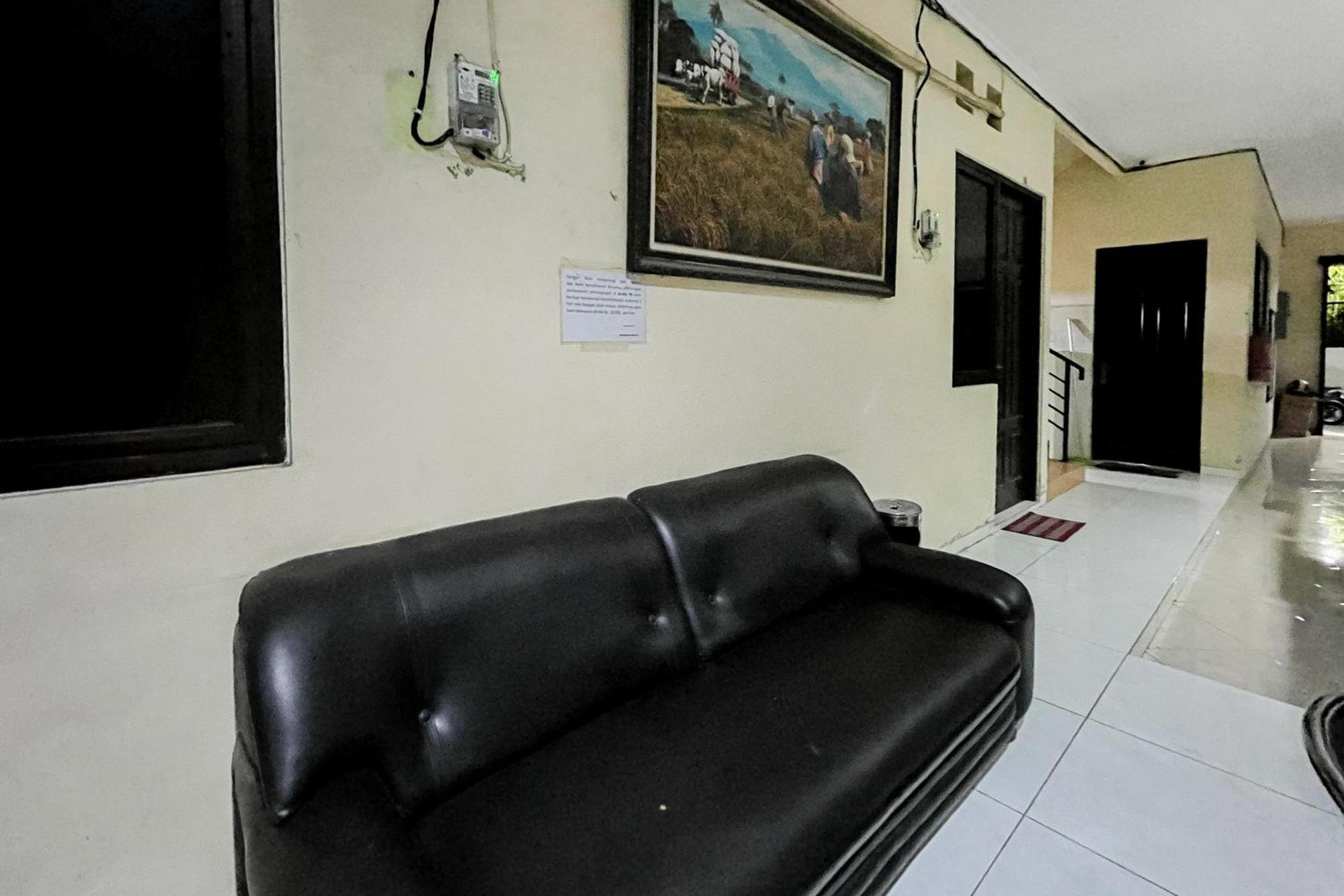 Reddoorz At Graha 99 Simomulyo Hotel Surabaia Exterior foto