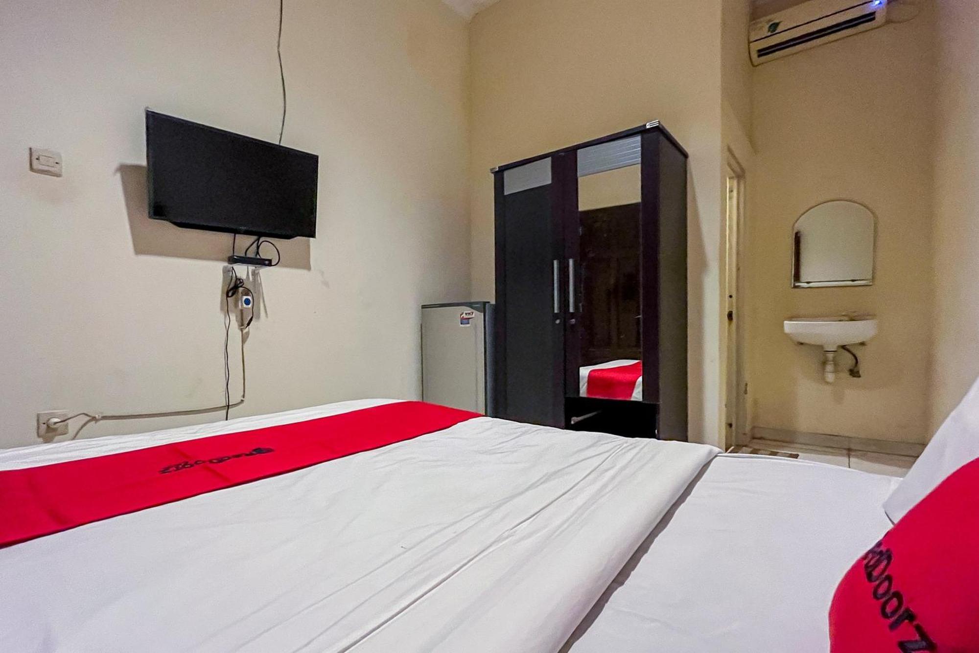 Reddoorz At Graha 99 Simomulyo Hotel Surabaia Exterior foto